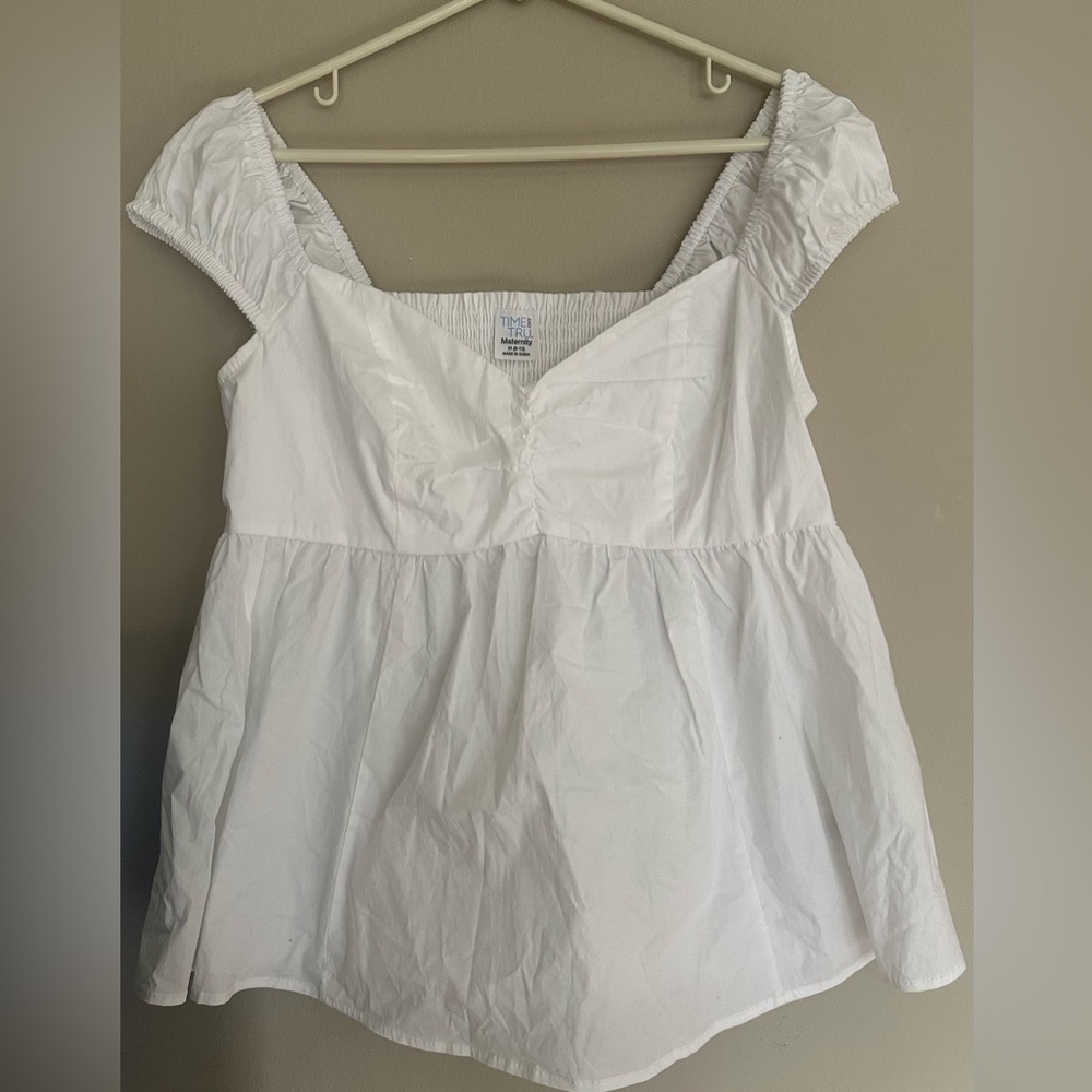 TIME AND TRU size MEDIUM (8-10) MATERNITY White Sweetheart Neck Puff-Sleeve top.